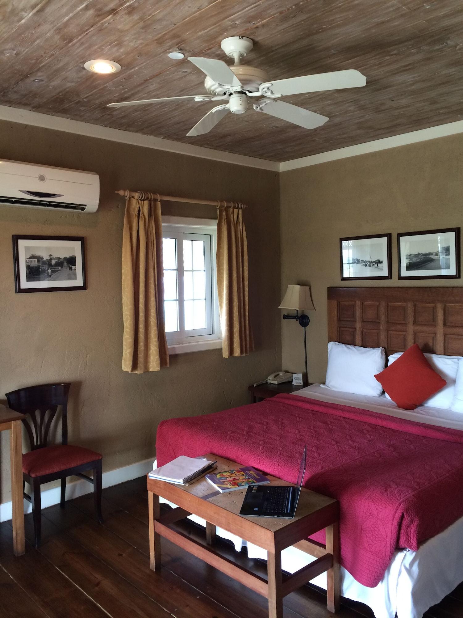 A Stone'S Throw Away Hotel Nassau Buitenkant foto