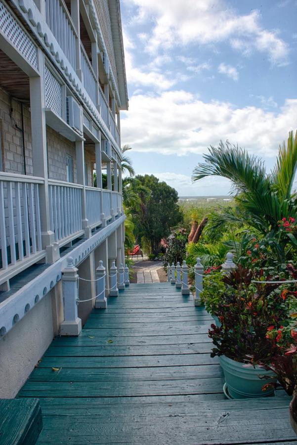 A Stone'S Throw Away Hotel Nassau Buitenkant foto