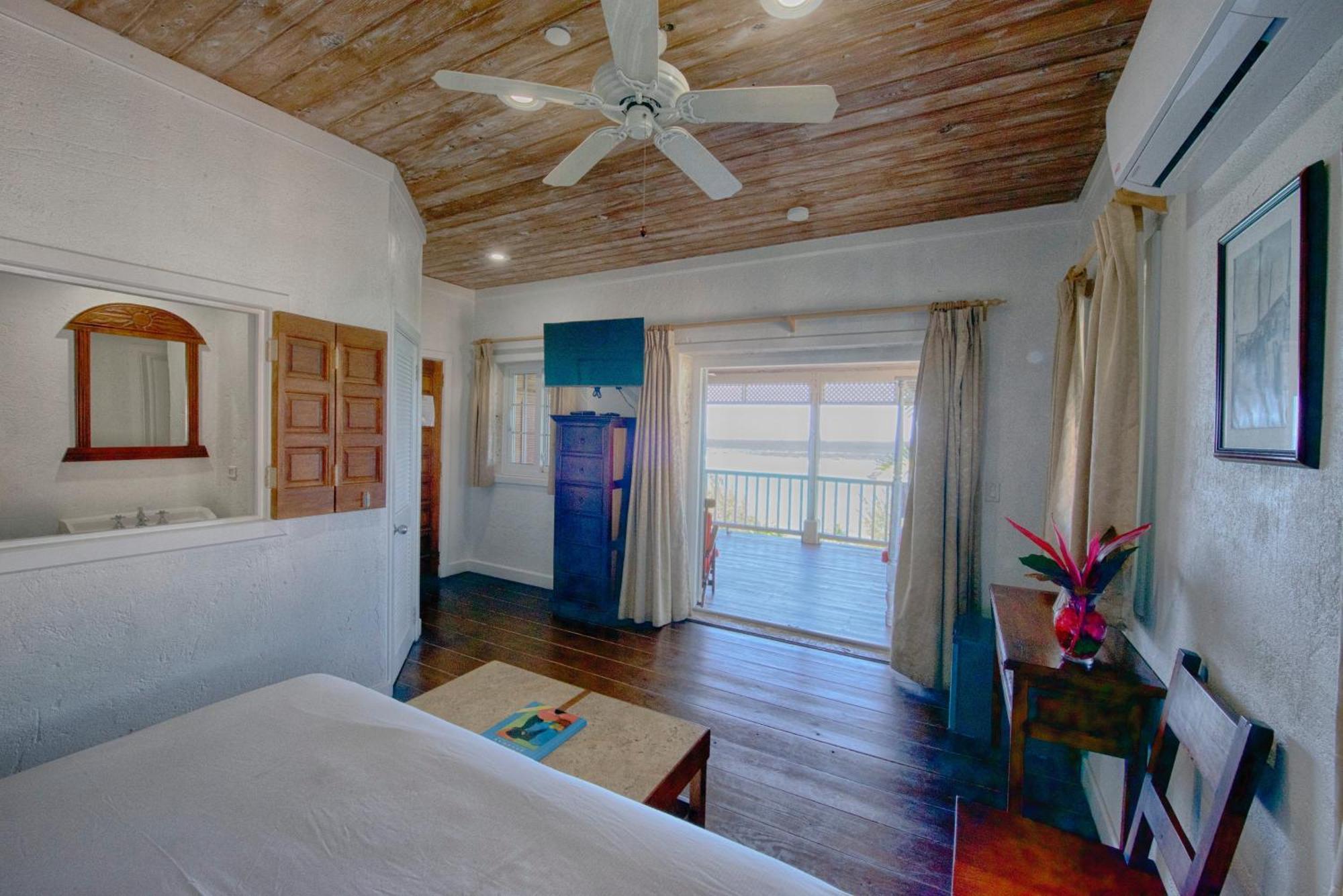 A Stone'S Throw Away Hotel Nassau Buitenkant foto