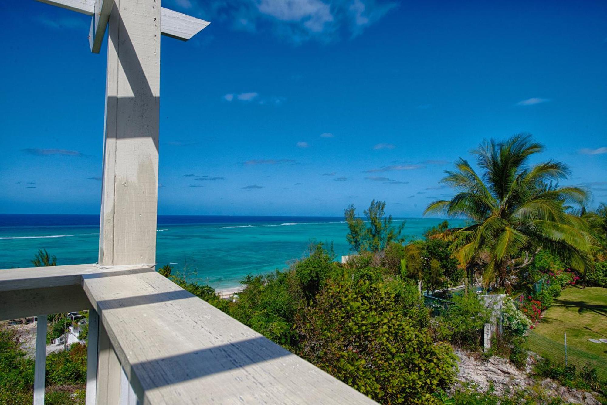 A Stone'S Throw Away Hotel Nassau Buitenkant foto